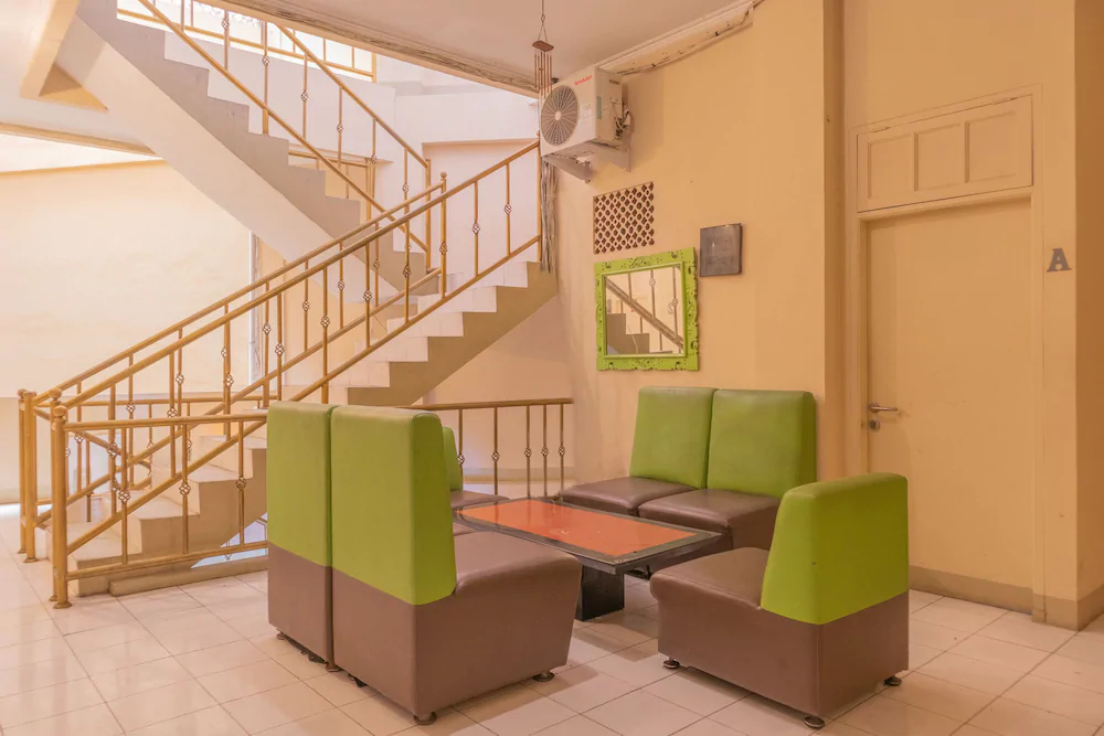 Pasar Baru Inn by OYO Rooms