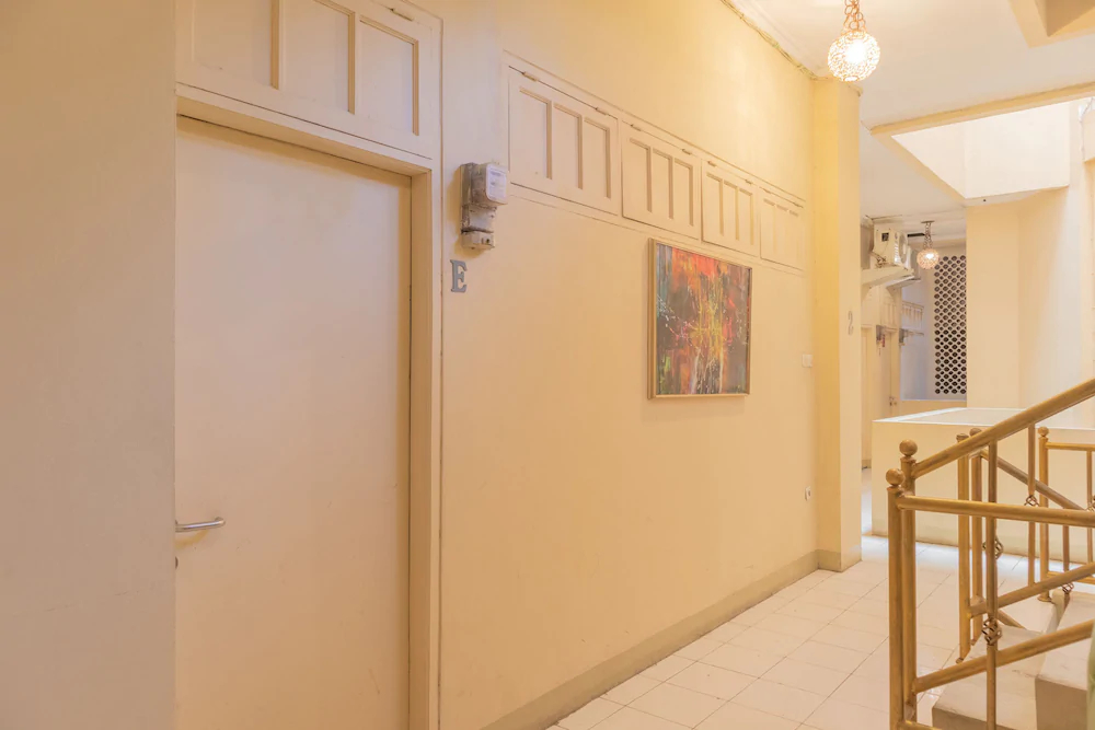 Pasar Baru Inn by OYO Rooms