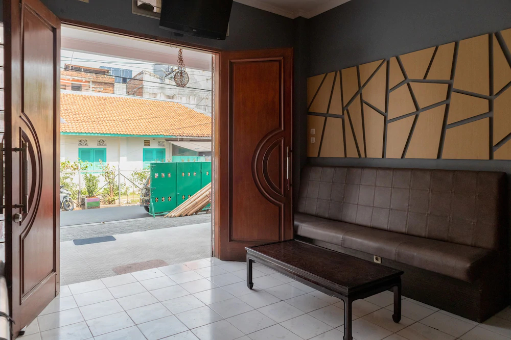 Pasar Baru Inn by OYO Rooms