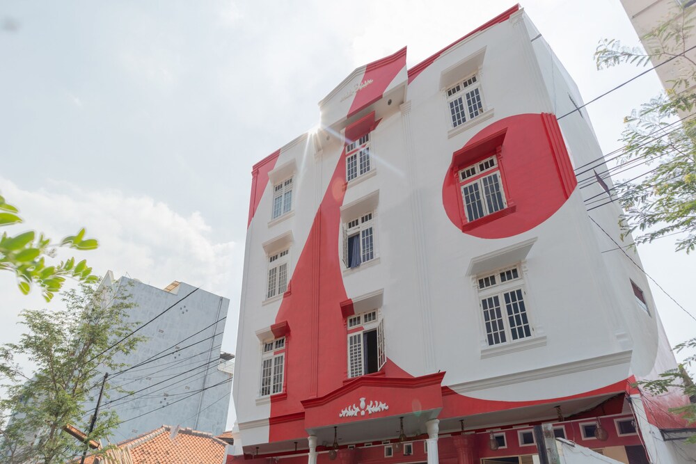 Pasar Baru Inn by OYO Rooms