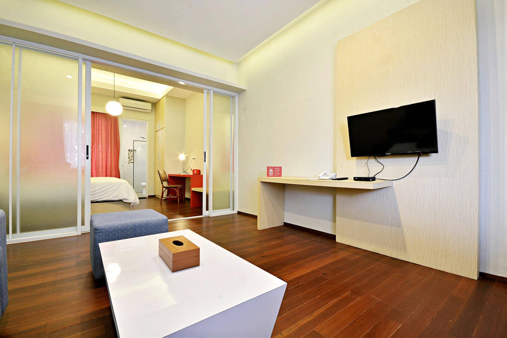 Pejaten Valley Residence by ZEN Rooms