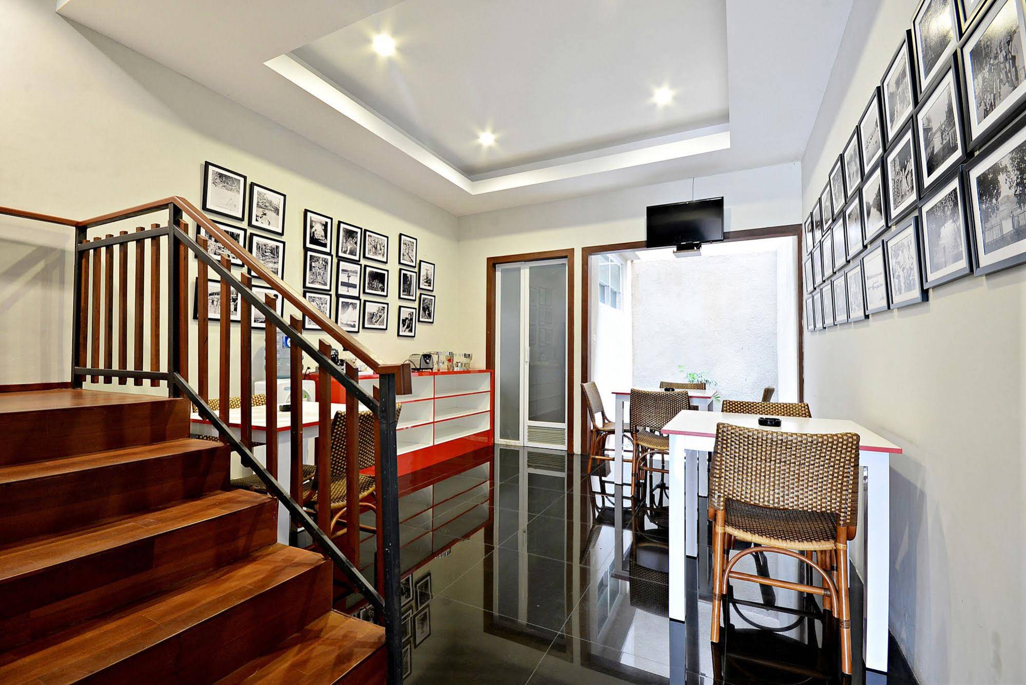 Pejaten Valley Residence by ZEN Rooms