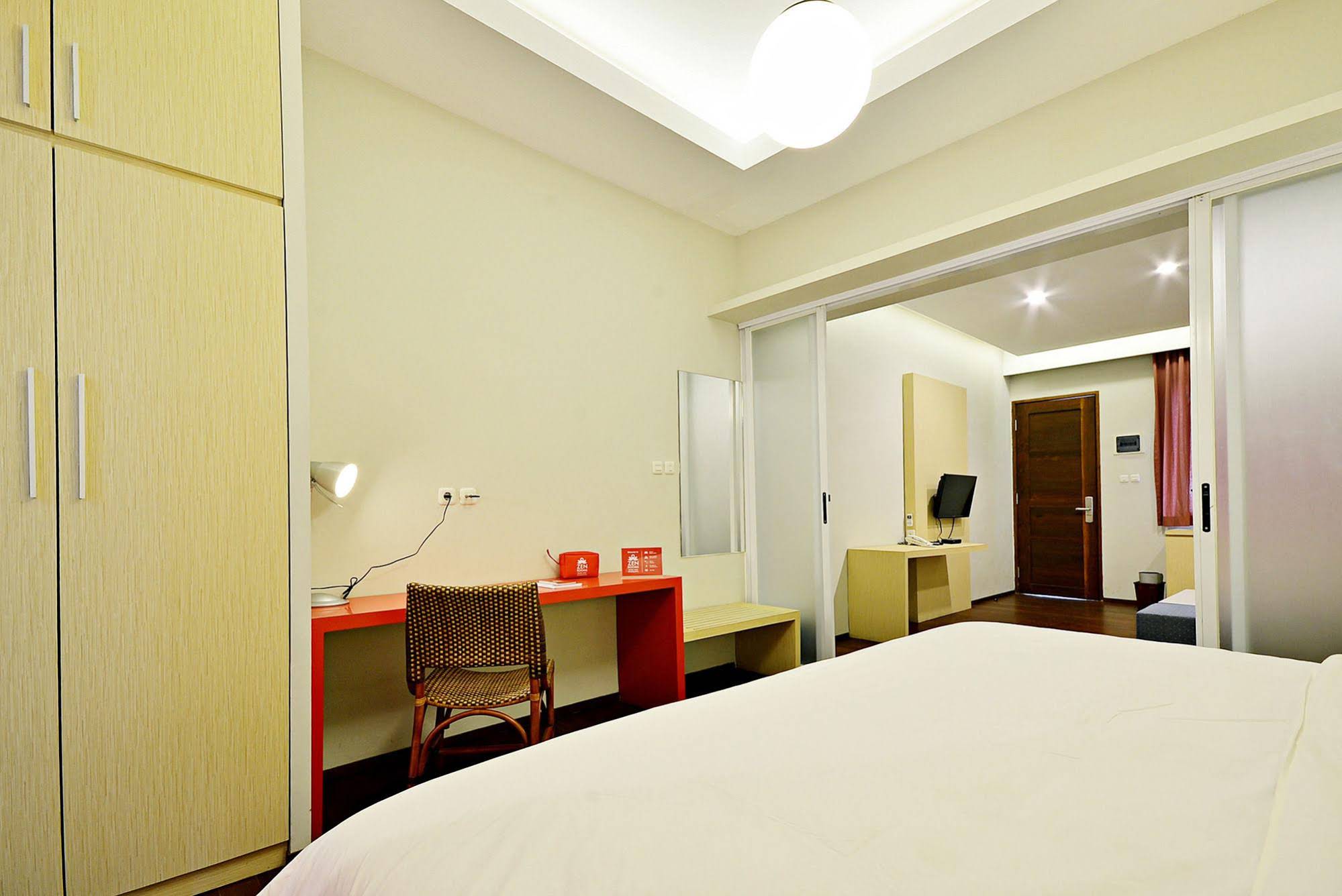 Pejaten Valley Residence by ZEN Rooms