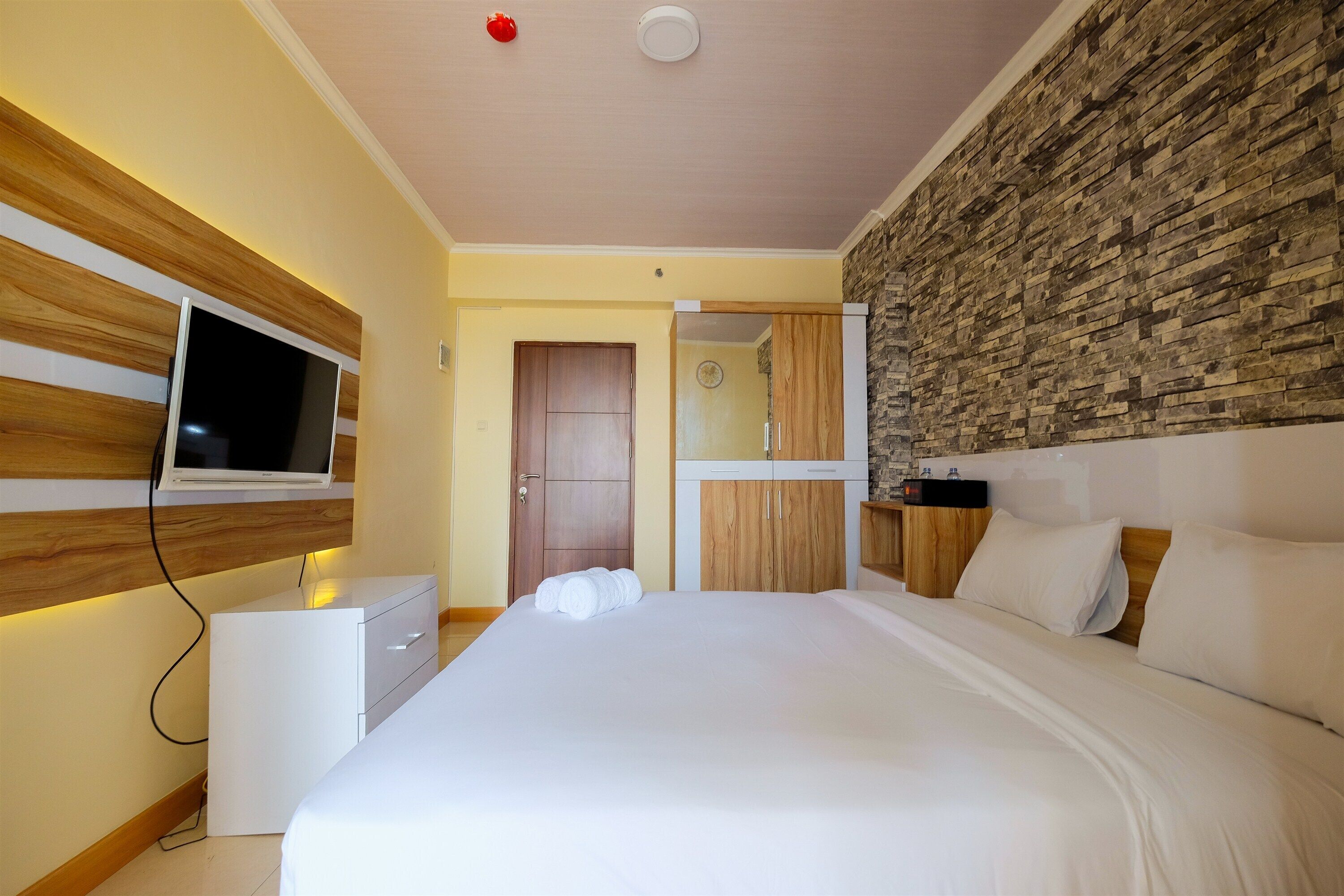 Pluit Sea View Apartment