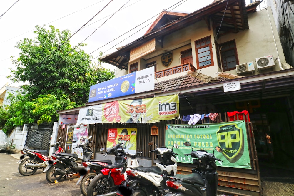 Premium Senen Guesthouse