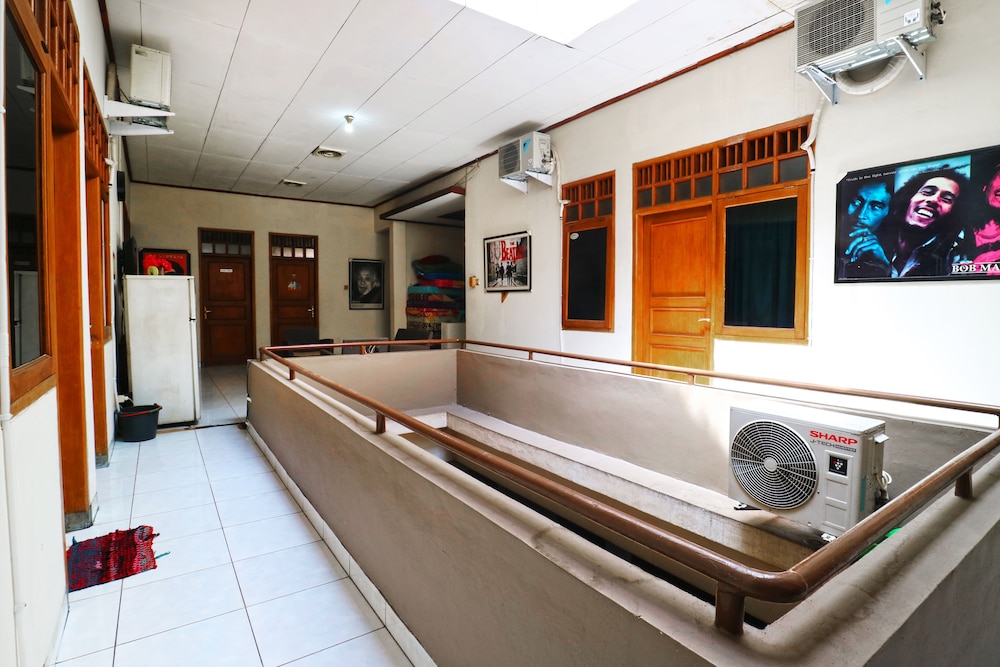 Premium Senen Guesthouse