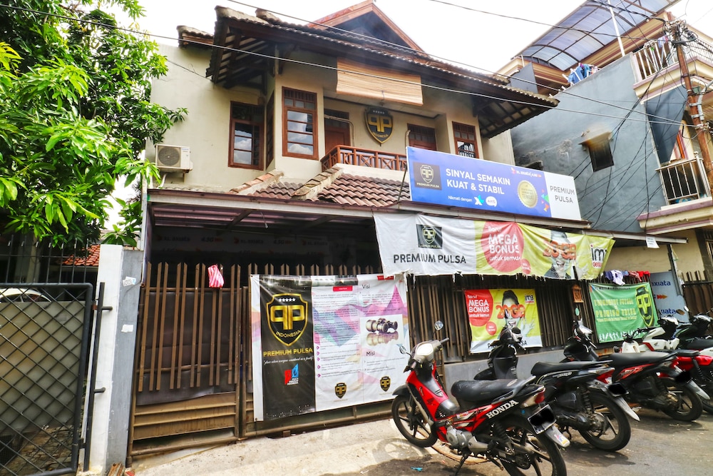 Premium Senen Guesthouse