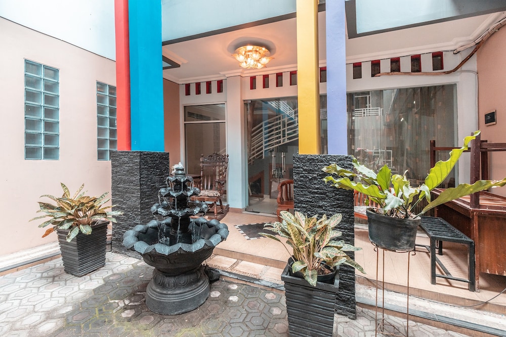 Puspita Guesthouse by OYO Rooms