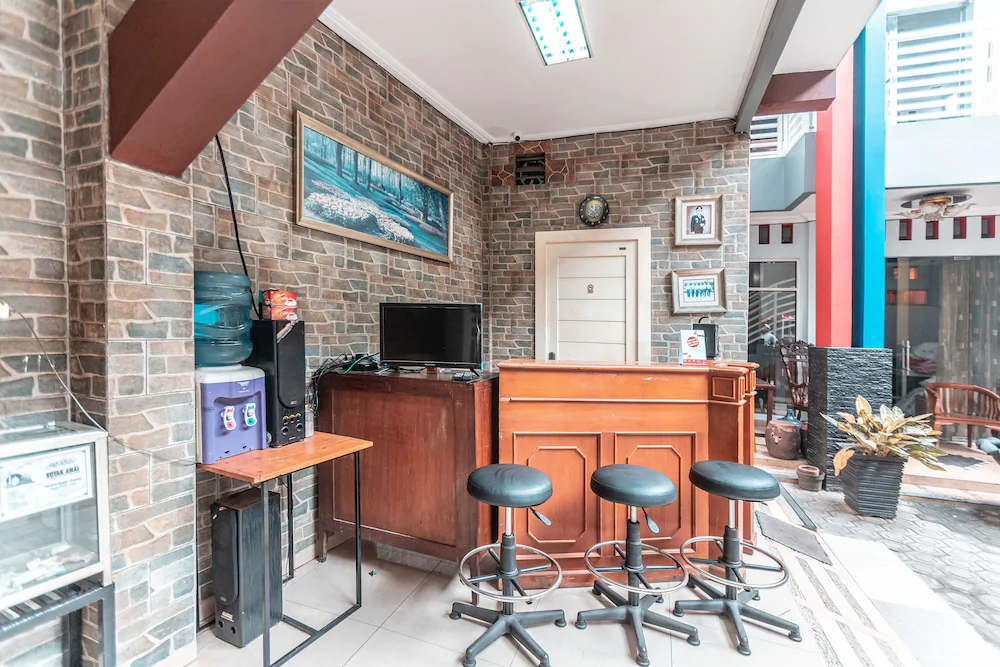 Puspita Guesthouse by OYO Rooms