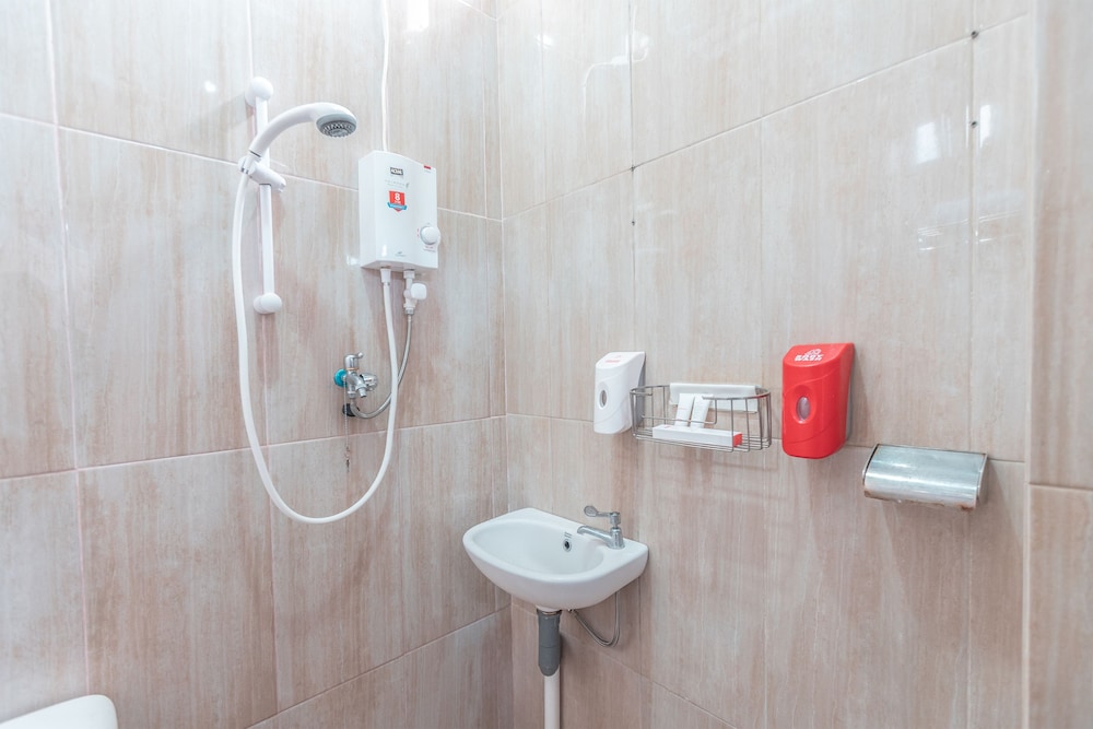 Puspita Guesthouse by OYO Rooms