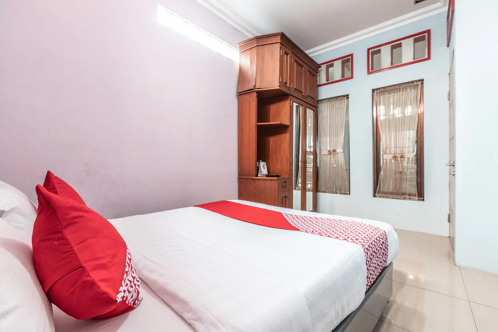Puspita Guesthouse by OYO Rooms
