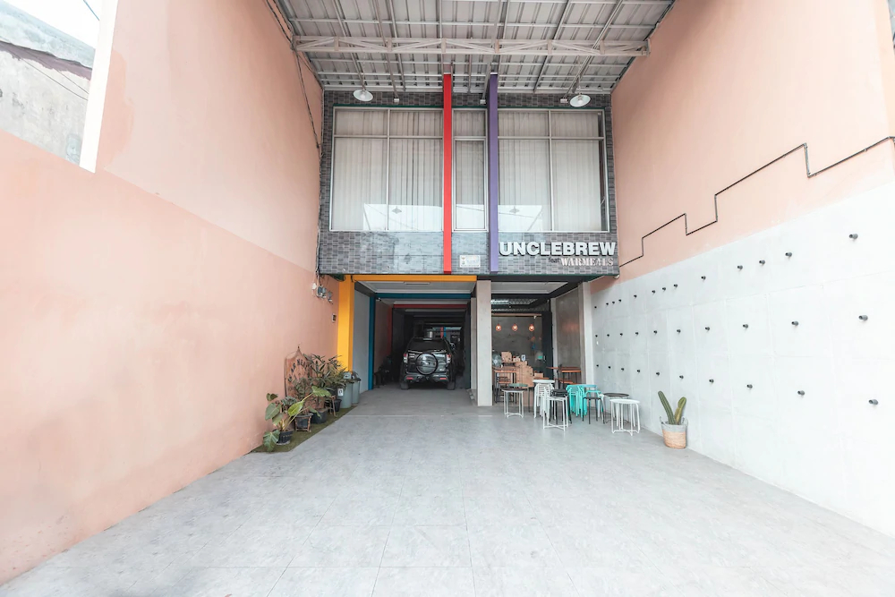 Puspita Guesthouse by OYO Rooms