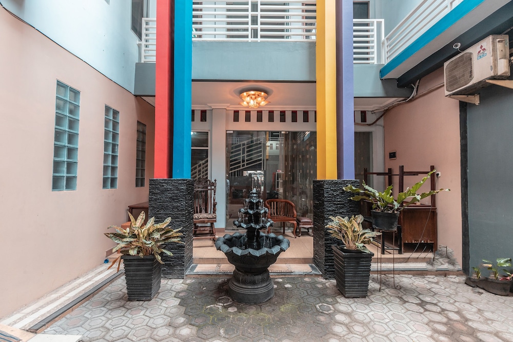 Puspita Guesthouse by OYO Rooms