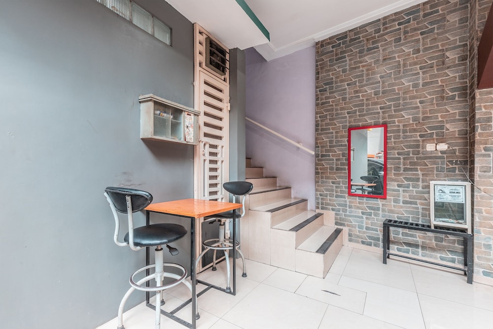 Puspita Guesthouse by OYO Rooms