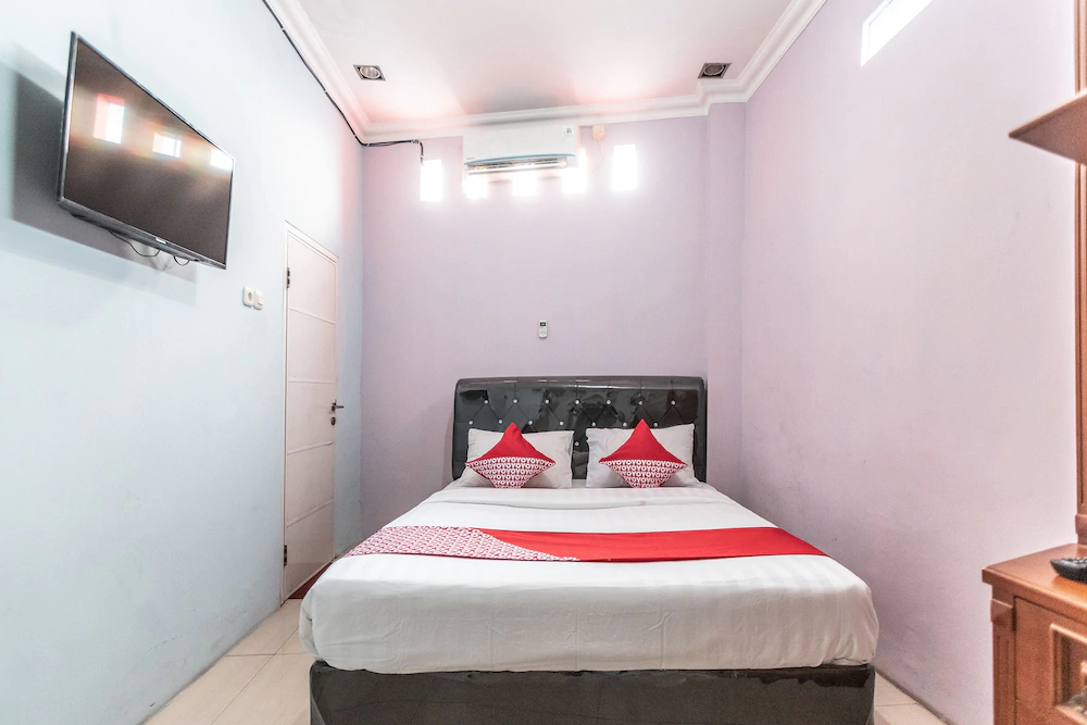 Puspita Guesthouse by OYO Rooms