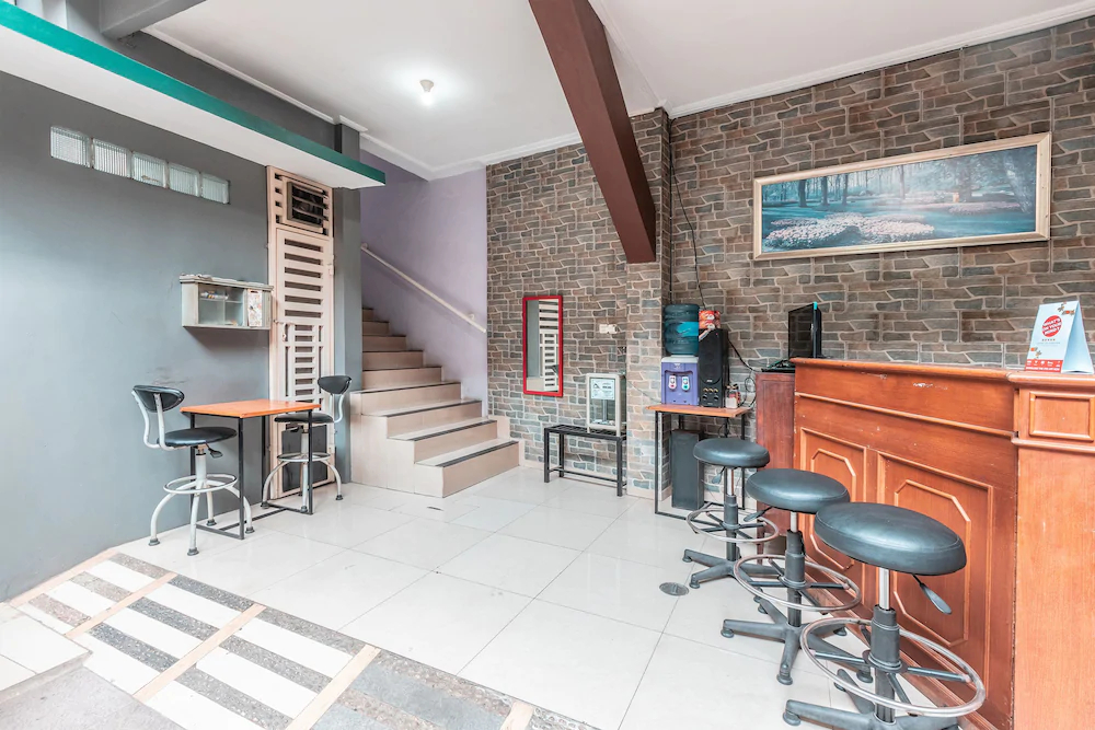 Puspita Guesthouse by OYO Rooms