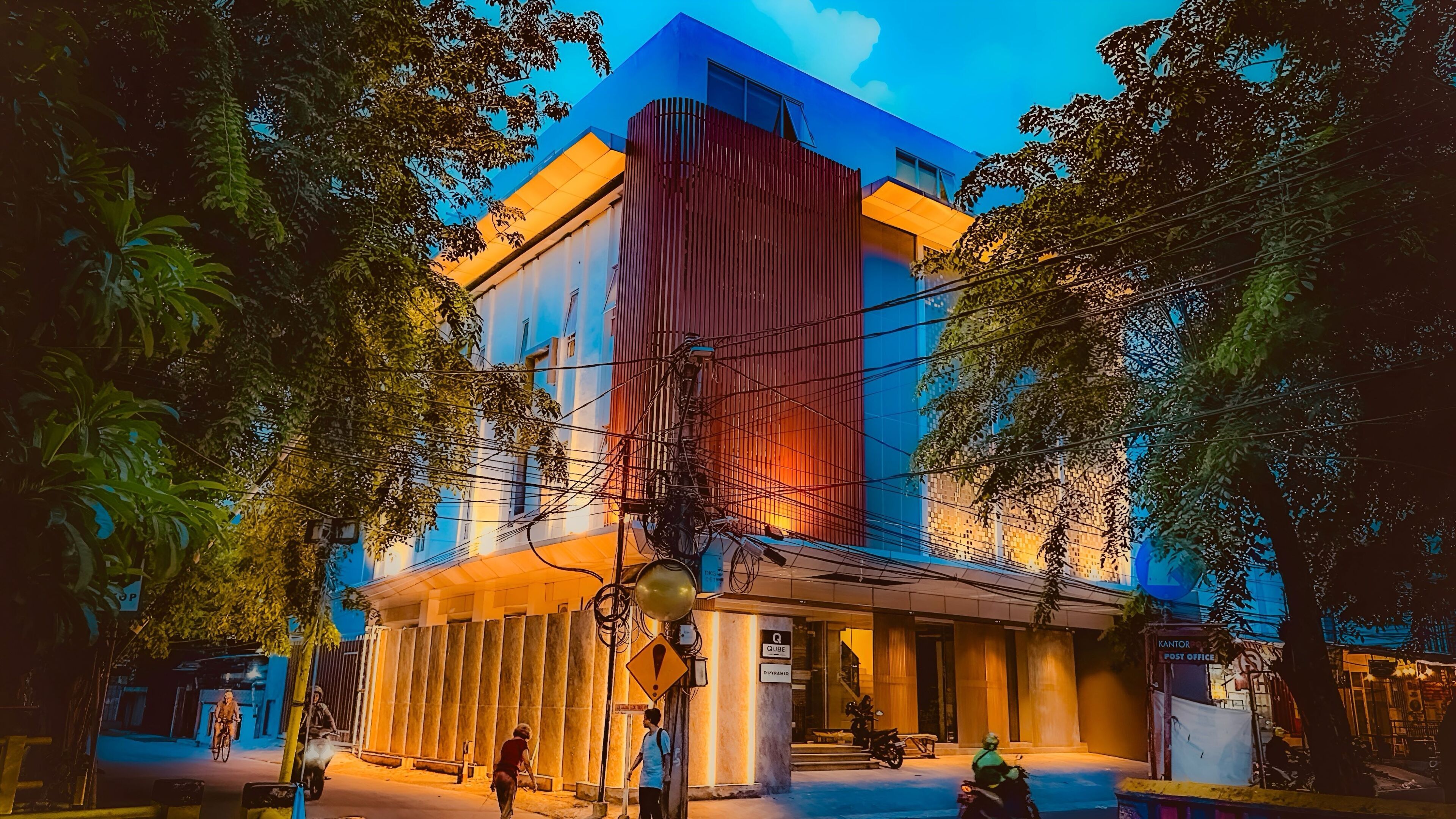 Qube Hotel by 98hospitality