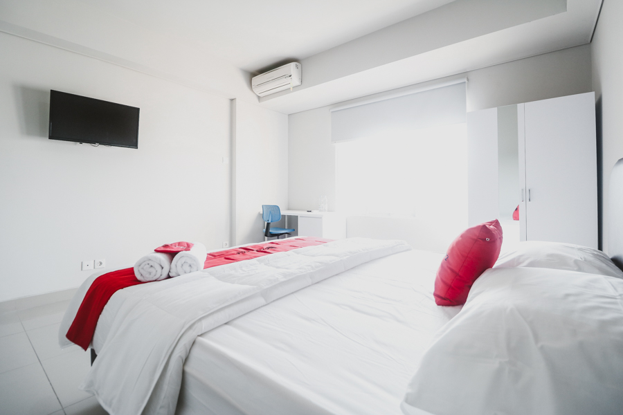 RedDoorz Apartment Near Summarecon Mall Serpong