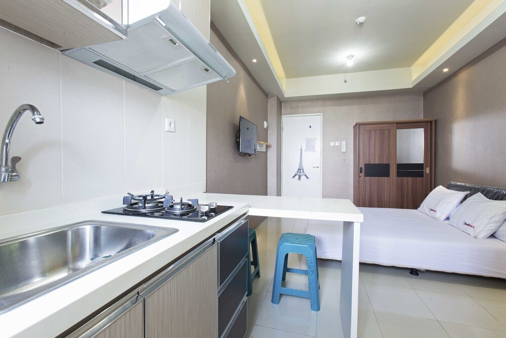 RedDoorz Apartment @ Pegangsaan Kelapa Gading 3