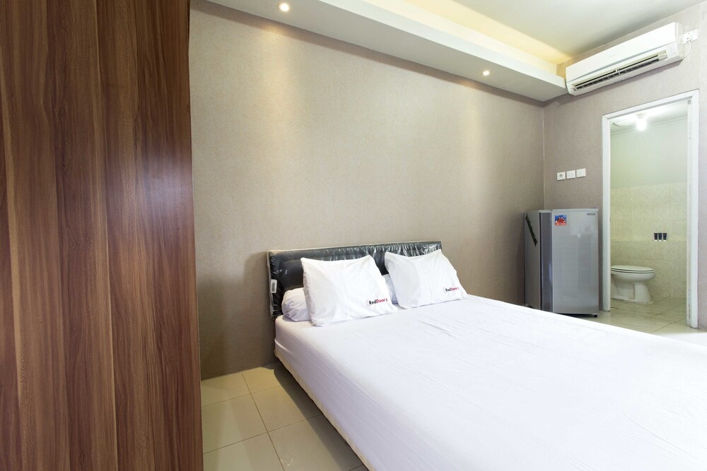 RedDoorz Apartment @ Pegangsaan Kelapa Gading 3