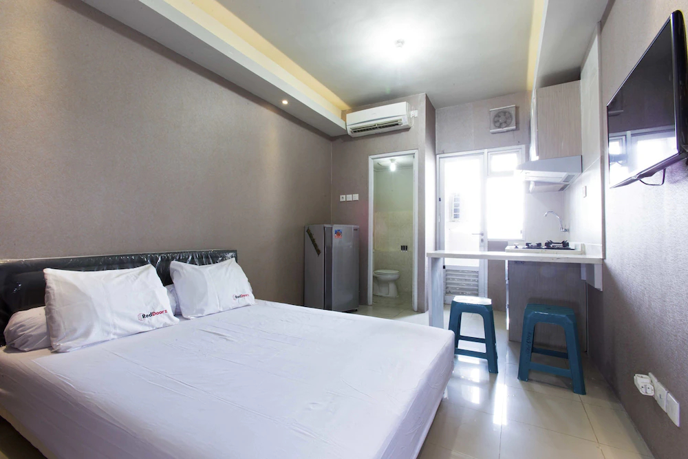 RedDoorz Apartment @ Pegangsaan Kelapa Gading 3