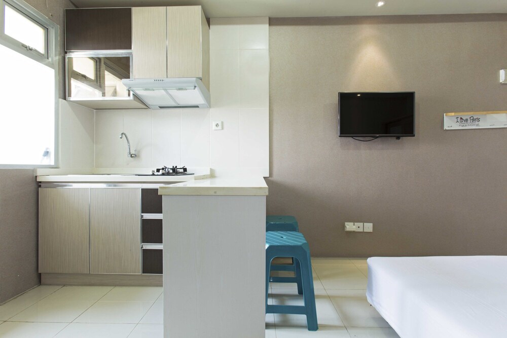RedDoorz Apartment @ Pegangsaan Kelapa Gading 3