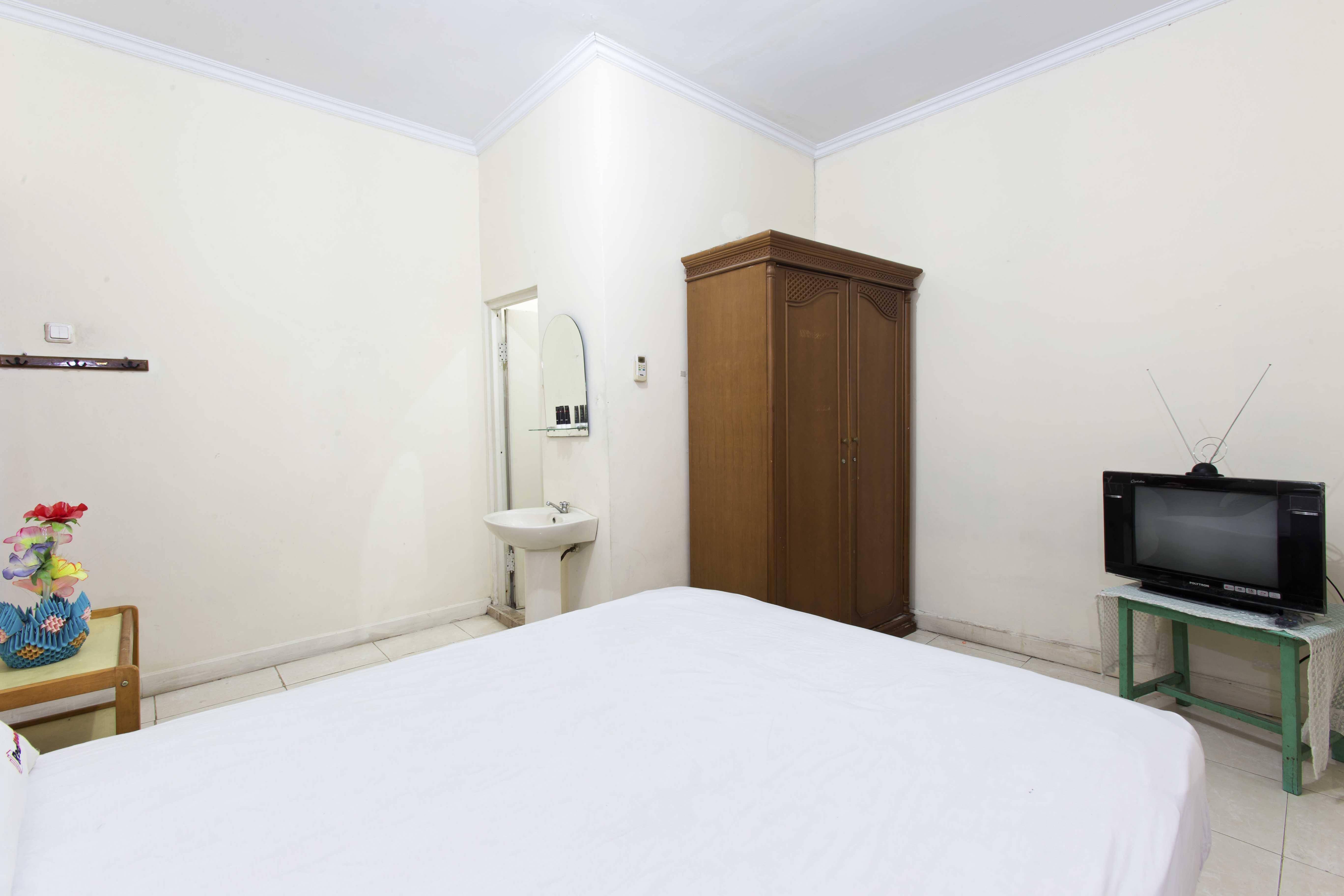 Sisca Guest House by RedDoorz