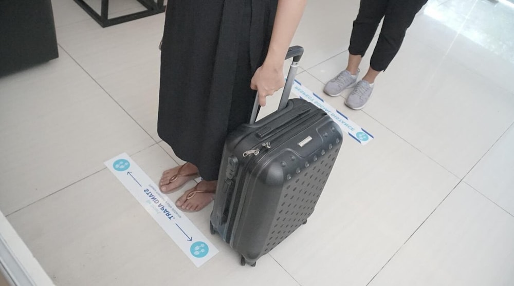 RedDoorz @ Jalan Biak Roxy Jakarta