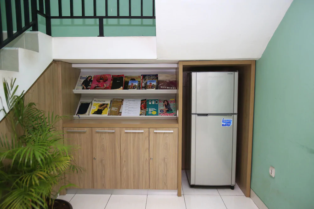 RedDoorz Karet Pedurenan
