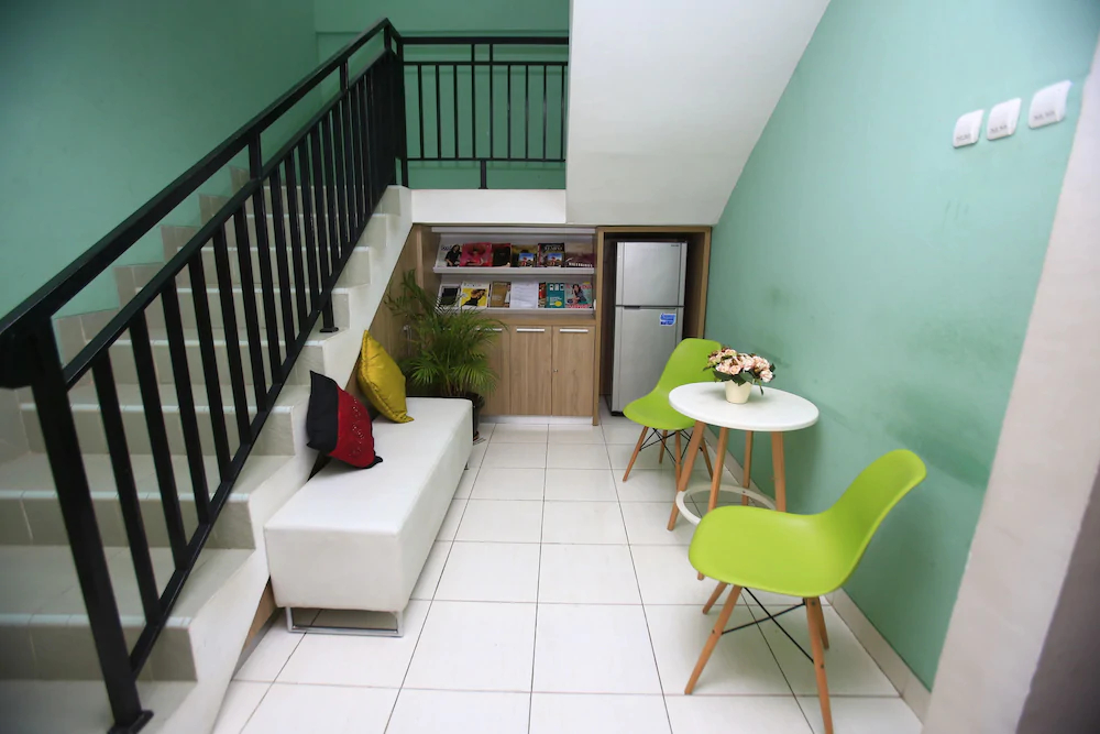 RedDoorz Karet Pedurenan