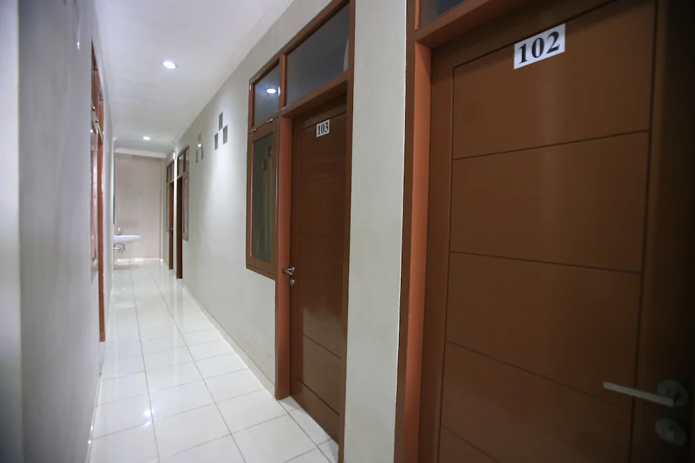 RedDoorz Karet Pedurenan