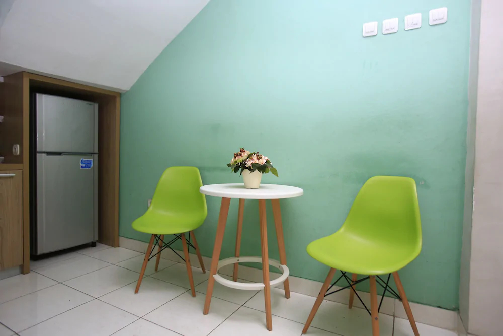 RedDoorz Karet Pedurenan