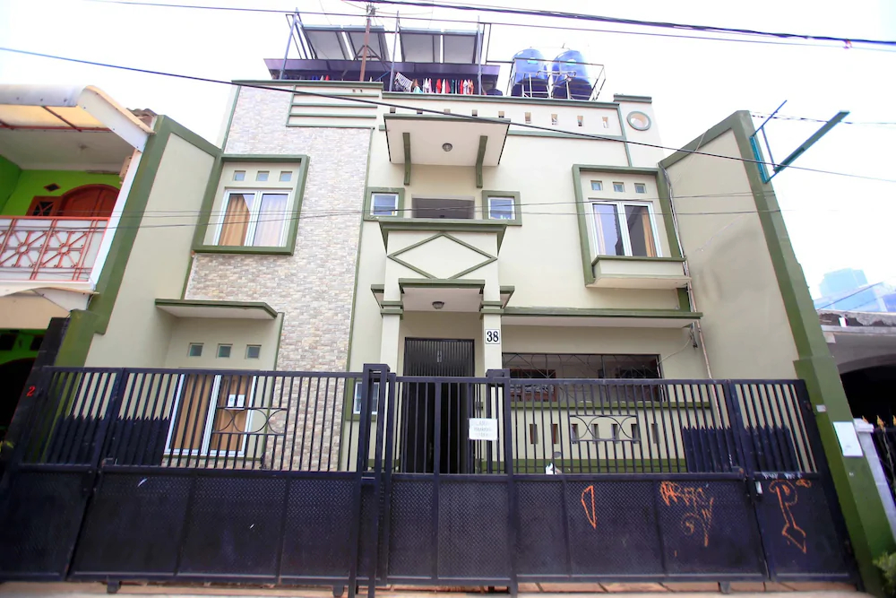 RedDoorz Karet Pedurenan
