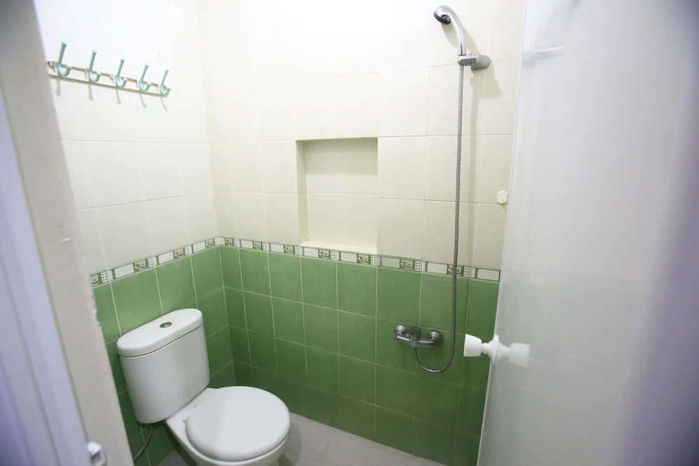 RedDoorz Karet Pedurenan
