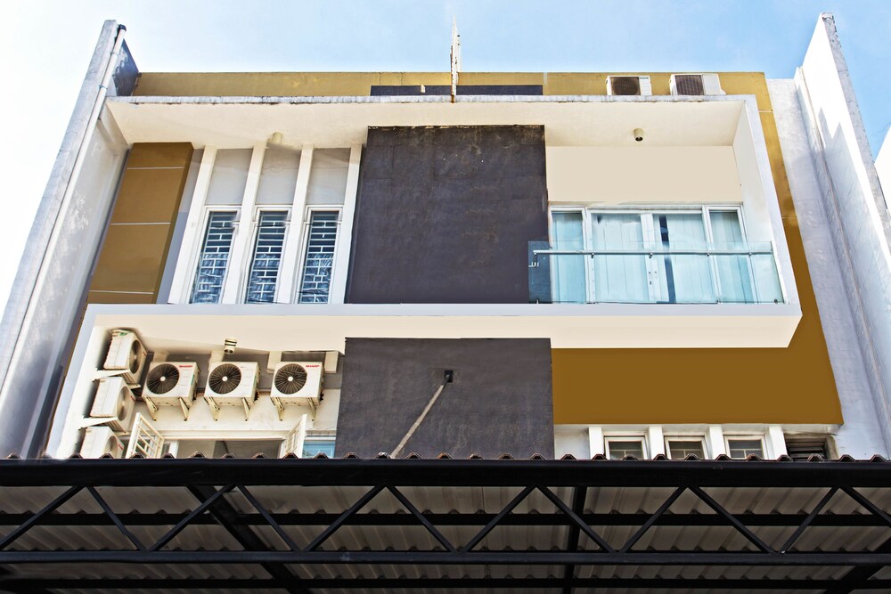 RedDoorz @ Kebon Kacang