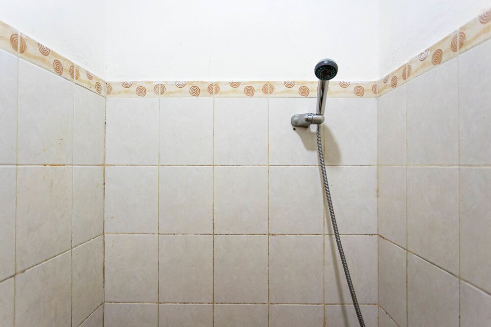 RedDoorz @ Kebon Kacang