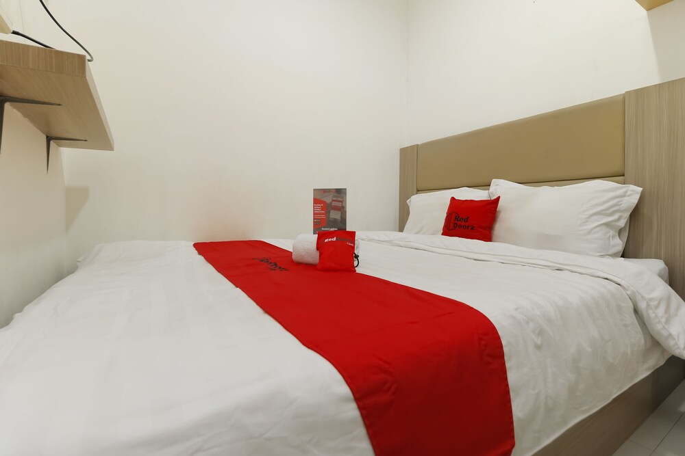 RedDoorz @ Kebon Kacang