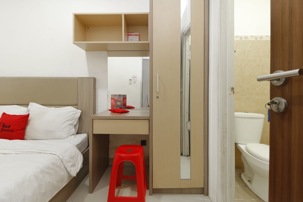 RedDoorz @ Kebon Kacang