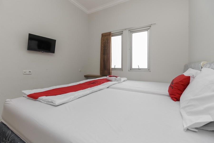 RedDoorz near Central Park Mall