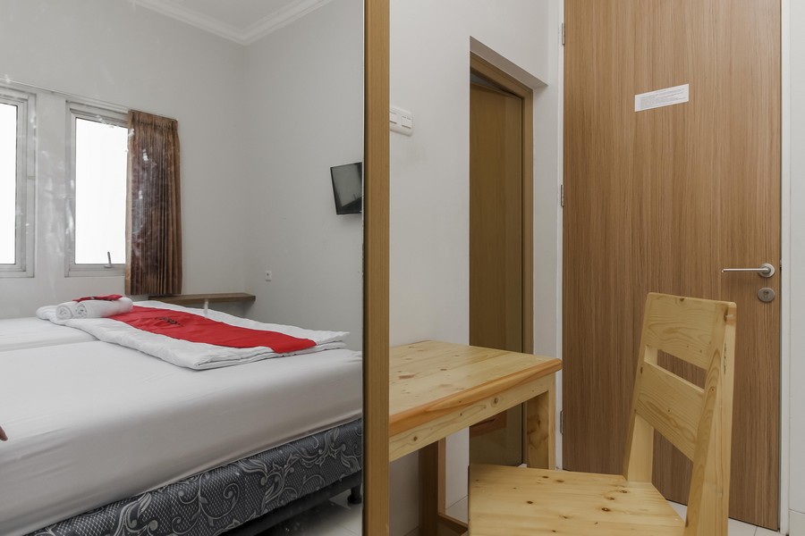 RedDoorz near Central Park Mall