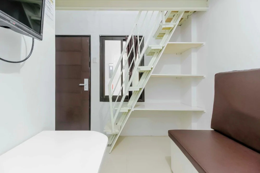 RedDoorz Near Hayam Wuruk