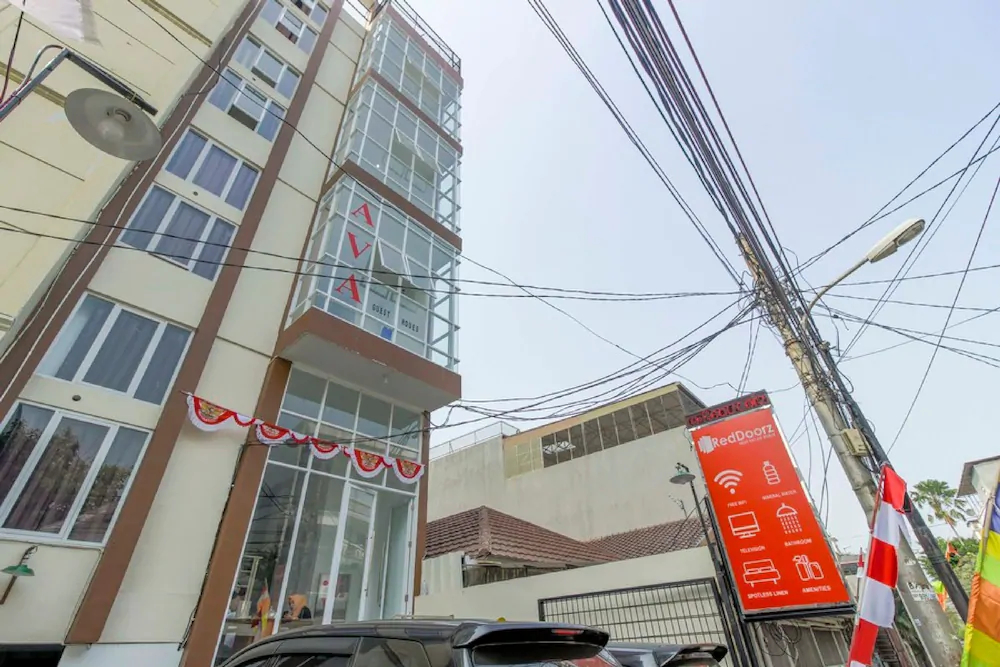 RedDoorz Near Hayam Wuruk