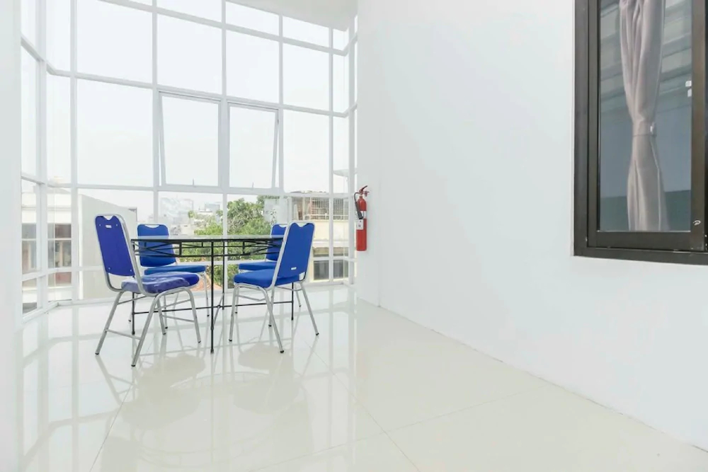 RedDoorz Near Hayam Wuruk