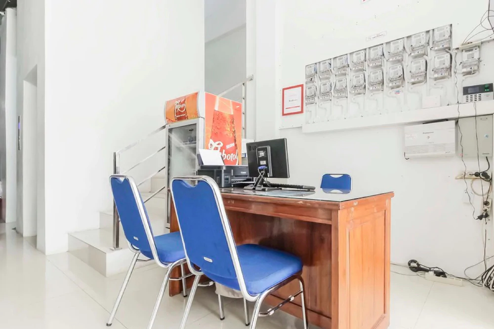 RedDoorz Near Hayam Wuruk