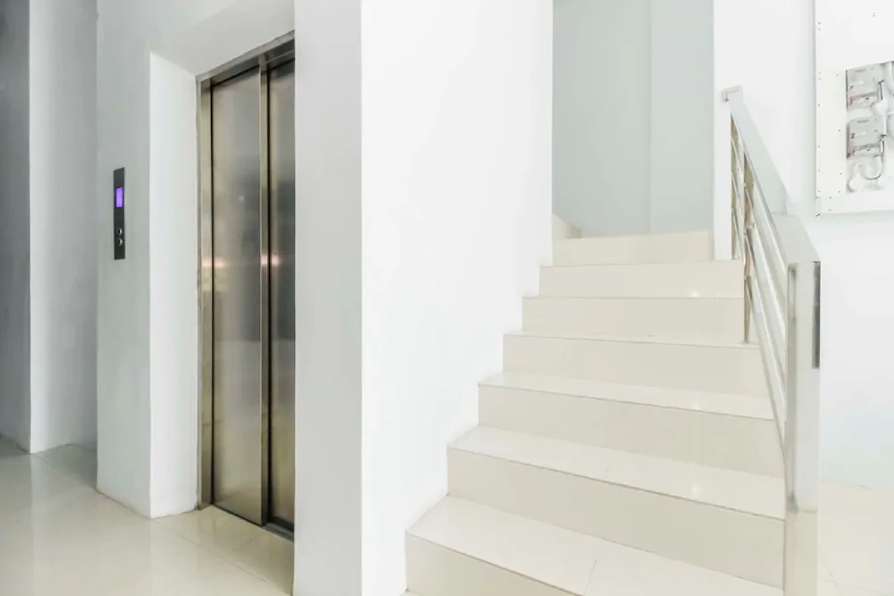 RedDoorz Near Hayam Wuruk