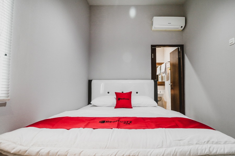 RedDoorz Near Kebon Jeruk Jakarta