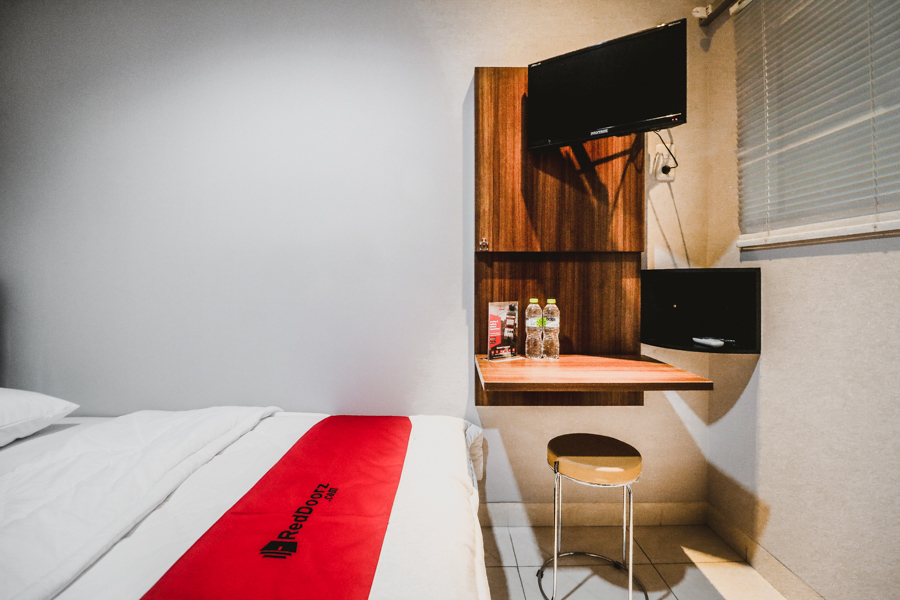 RedDoorz Near Kebon Jeruk Jakarta