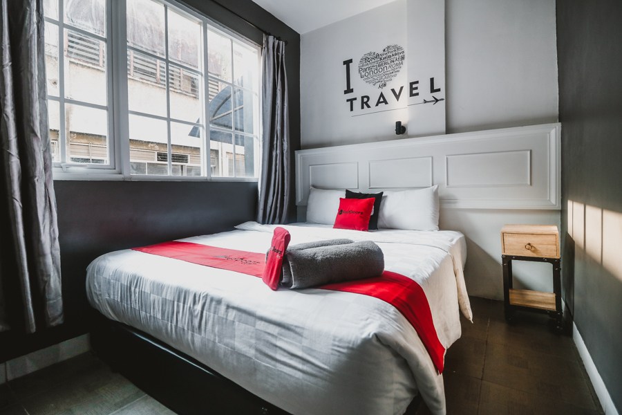 RedDoorz Near Lokasari Square Jakarta