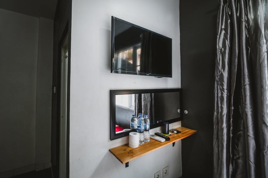 RedDoorz Near Lokasari Square Jakarta