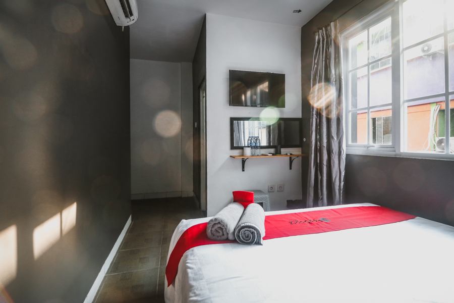 RedDoorz Near Lokasari Square Jakarta